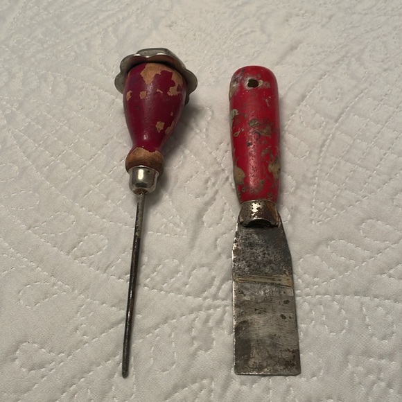 Bundle of 2 Vintage Red Wooden Handles Hand Tools Ice Pick & Putty Knife Scraper - Picture 4 of 11